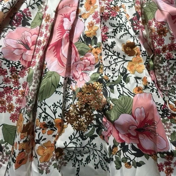 Women’s Old Navy Floral Pleated Skirt Size Medium - Picture 2 of 3